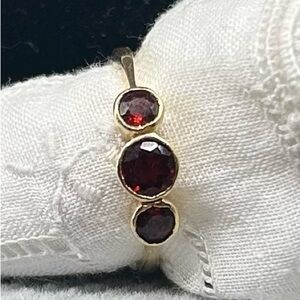 Vintage 9k Garnet Ring